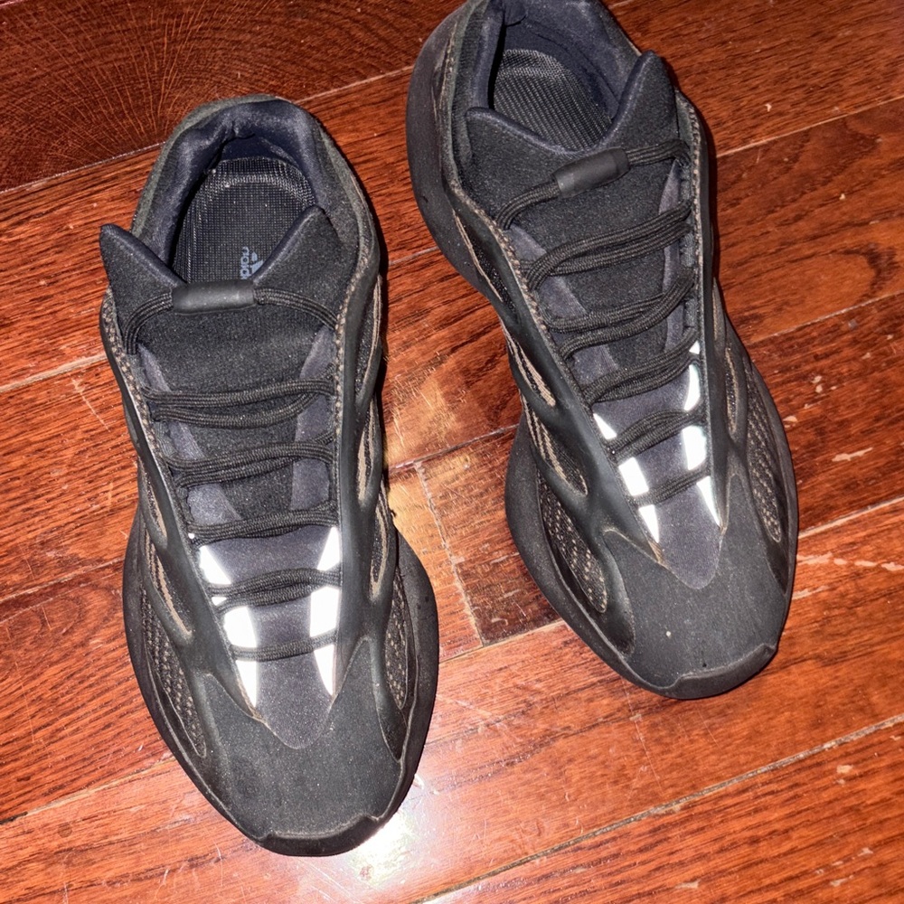 Men's Black Low-Top Performance Sneakers